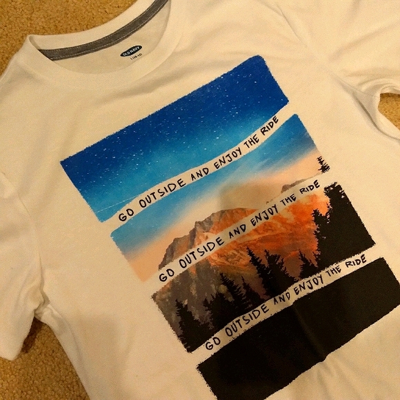 Old Navy Graphic Print Crew Neck Short Sleeve Tee - Picture 1 of 3